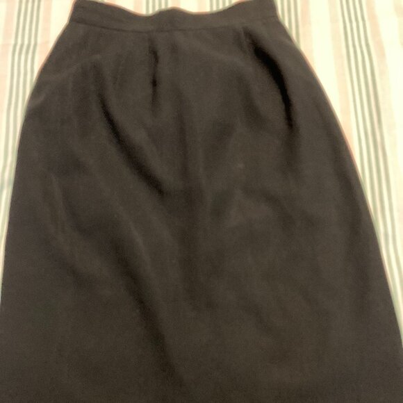 Vintage Liz Claiborne Collection black skirt. Size 4. - Picture 3 of 3
